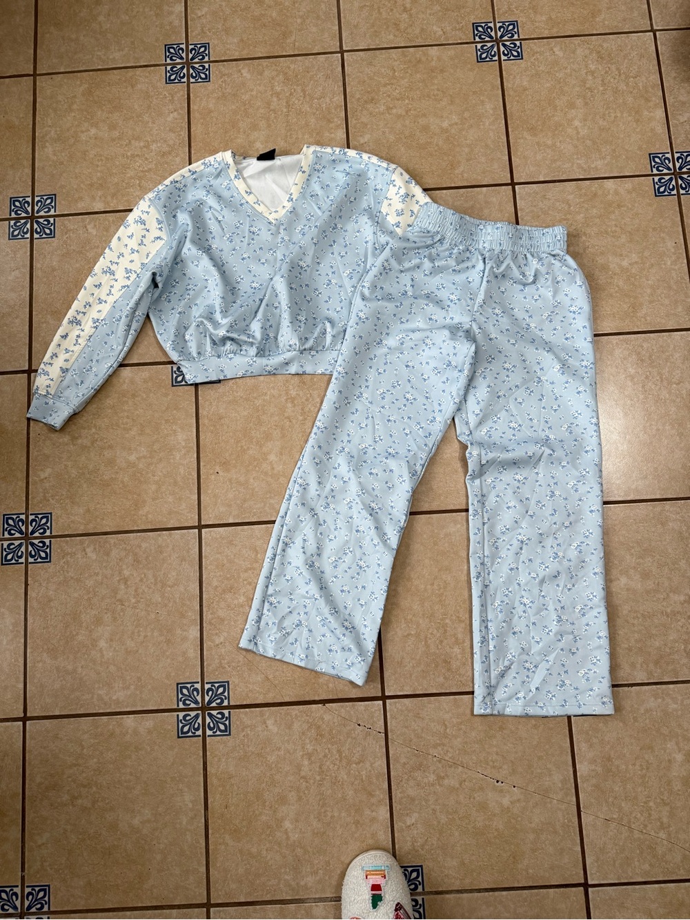 Juniors’ Printed High-Rise Side-Stripe Scuba Pants